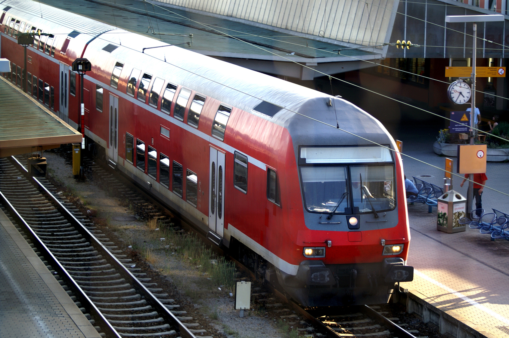 Neu in Deutschland? Unterwegs mit Bus und Bahn